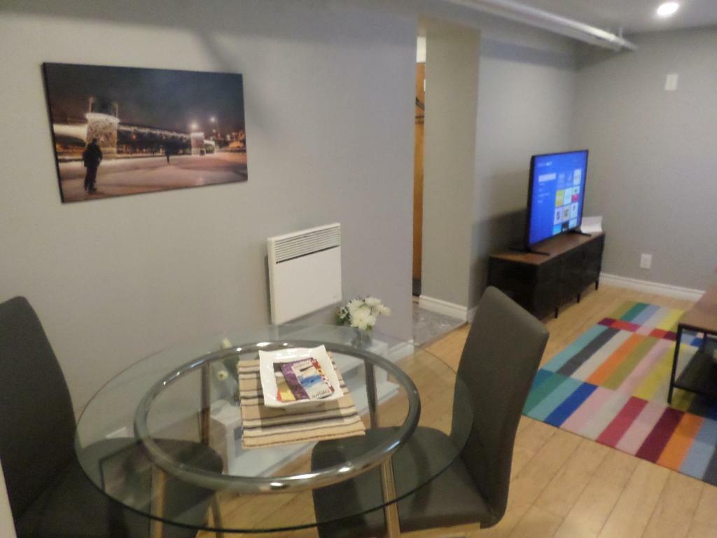 אוטווה Fantastic And Modern Downtown 1-Bed Basement Apt., Parking Wi-Fi And Netflix Included מראה חיצוני תמונה